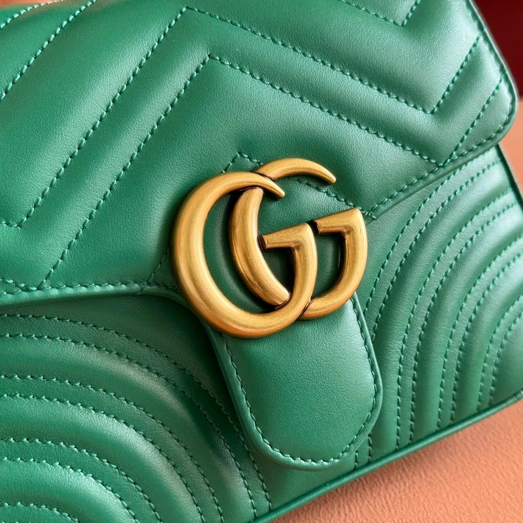 p1280. 📣📣📣【Original leather accessories🌈Full set of counter packaging】🔥🔥 ‼ ‼ "Marmont Italian Original Leather"‼ ‼ Have you picked up the addictive Gucci bags? The elegant and exquisite design of the GG Marmont series has captured the hearts of many girls! At the same time, it is also a must-have versatile item for global experts! Super awesome! Model: 547260. Size: 21*15.5*8. Color: green