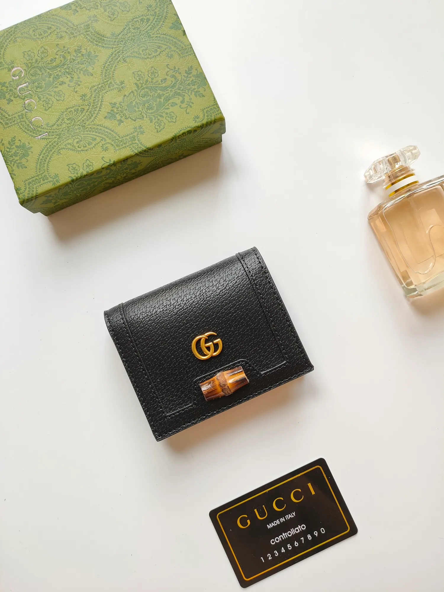 💰140💰Card holder~The wallet adopts a unique bamboo lock design, which highlights the design beauty of 𝗚𝘂𝗰𝗰𝗶, and is made of original factory calfskin! Size: 11x9x3.5cm Model: 658244