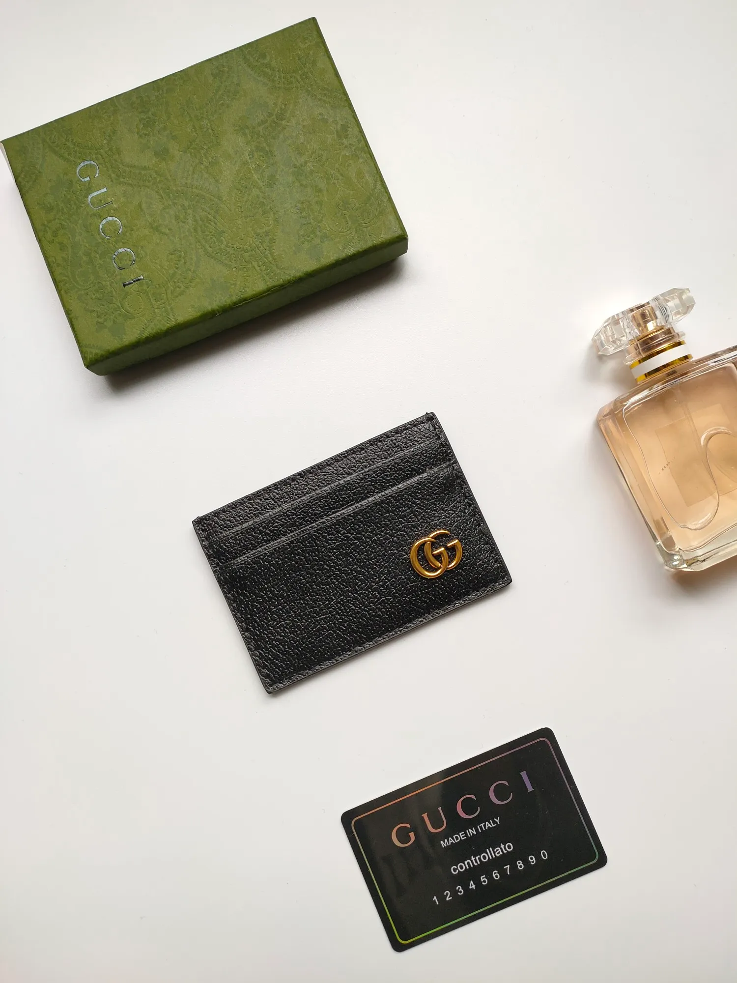 ￥90 💰GUCCI ‼ Counter quality, original single leather, model 436022🥇Card holder 🐂Made of imported iconic hardware metal and wild boar effect calfskin👏🏻Thick to the touch,‼ The printing pattern is clear and distinct😍Color: black leather. Size:w10×h7cm.