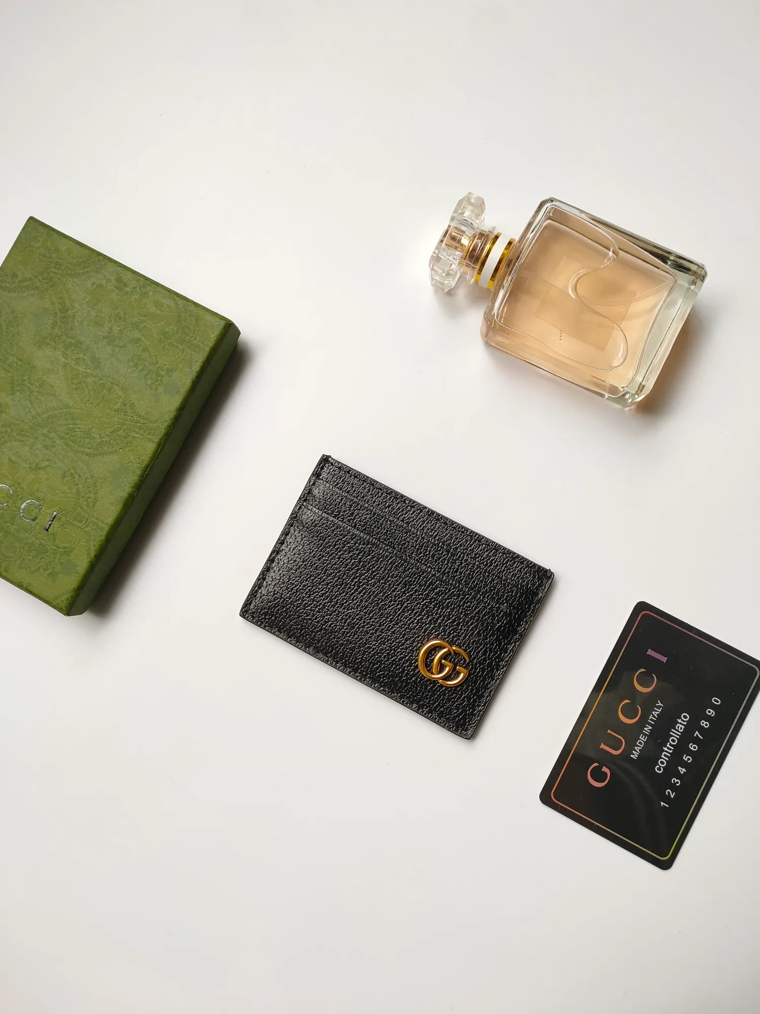 ￥90 💰GUCCI ‼ Counter quality, original single leather, model 436022🥇Card holder 🐂Made of imported iconic hardware metal and wild boar effect calfskin👏🏻Thick to the touch,‼ The printing pattern is clear and distinct😍Color: black leather. Size:w10×h7cm.