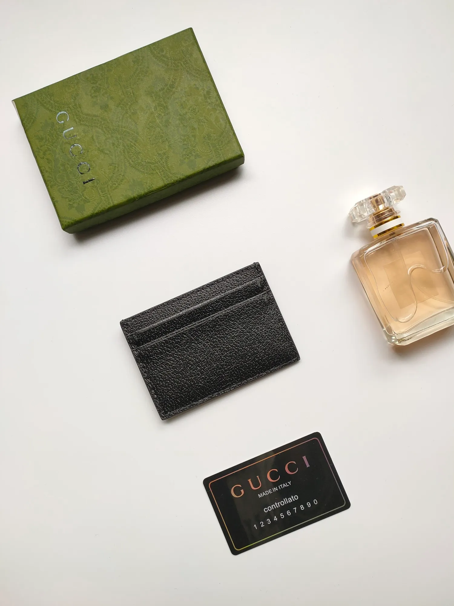 ￥90 💰GUCCI ‼ Counter quality, original single leather, model 436022🥇Card holder 🐂Made of imported iconic hardware metal and wild boar effect calfskin👏🏻Thick to the touch,‼ The printing pattern is clear and distinct😍Color: black leather. Size:w10×h7cm.