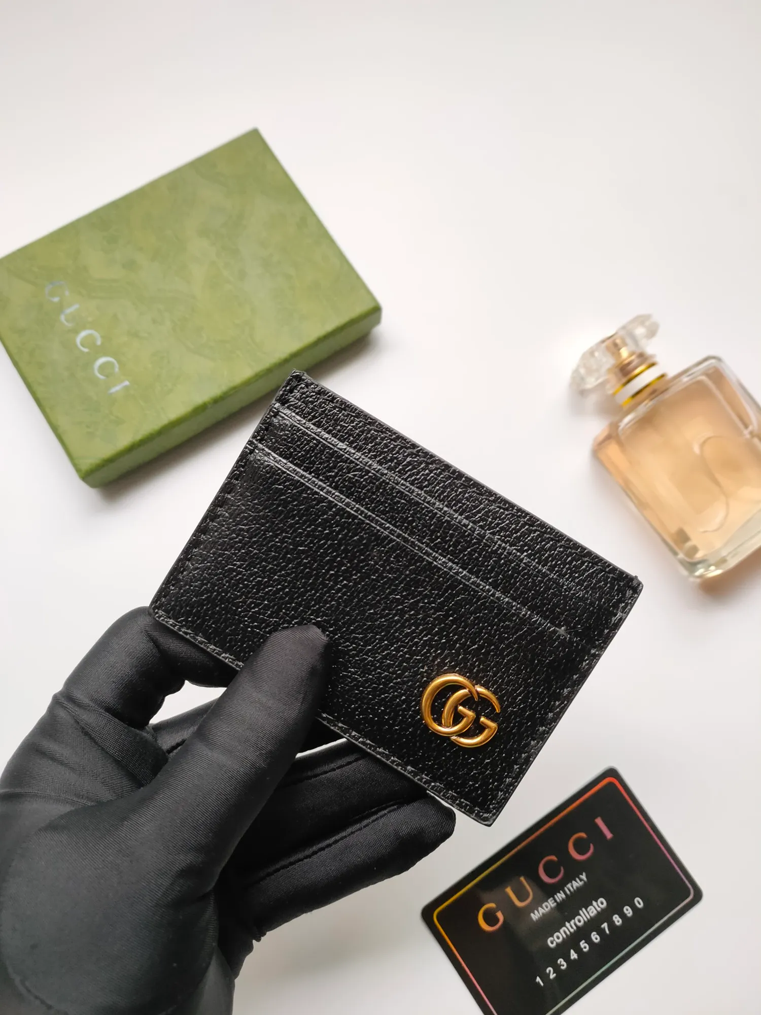 ￥90 💰GUCCI ‼ Counter quality, original single leather, model 436022🥇Card holder 🐂Made of imported iconic hardware metal and wild boar effect calfskin👏🏻Thick to the touch,‼ The printing pattern is clear and distinct😍Color: black leather. Size:w10×h7cm.
