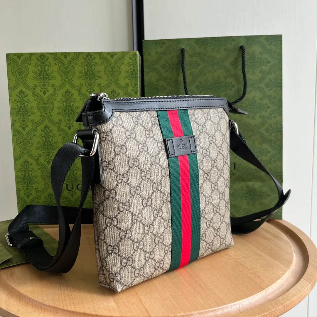 Actual shot #💰240 Style number: 471454 small size: 21*22*4cm Gucci GG Ophidia printing series men's crossbody bag, full of space, suitable for daily business travel, contains an inner pocket for mobile phones and an inner pocket with zipper, this bag is very convenient and practical for daily work and study! It is one of the must-have items for men who like to be a little more low-key.