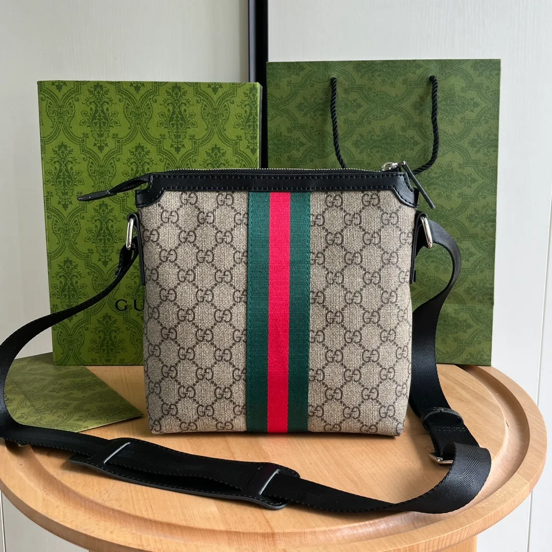 Actual shot #💰240 Style number: 471454 small size: 21*22*4cm Gucci GG Ophidia printing series men's crossbody bag, full of space, suitable for daily business travel, contains an inner pocket for mobile phones and an inner pocket with zipper, this bag is very convenient and practical for daily work and study! It is one of the must-have items for men who like to be a little more low-key.