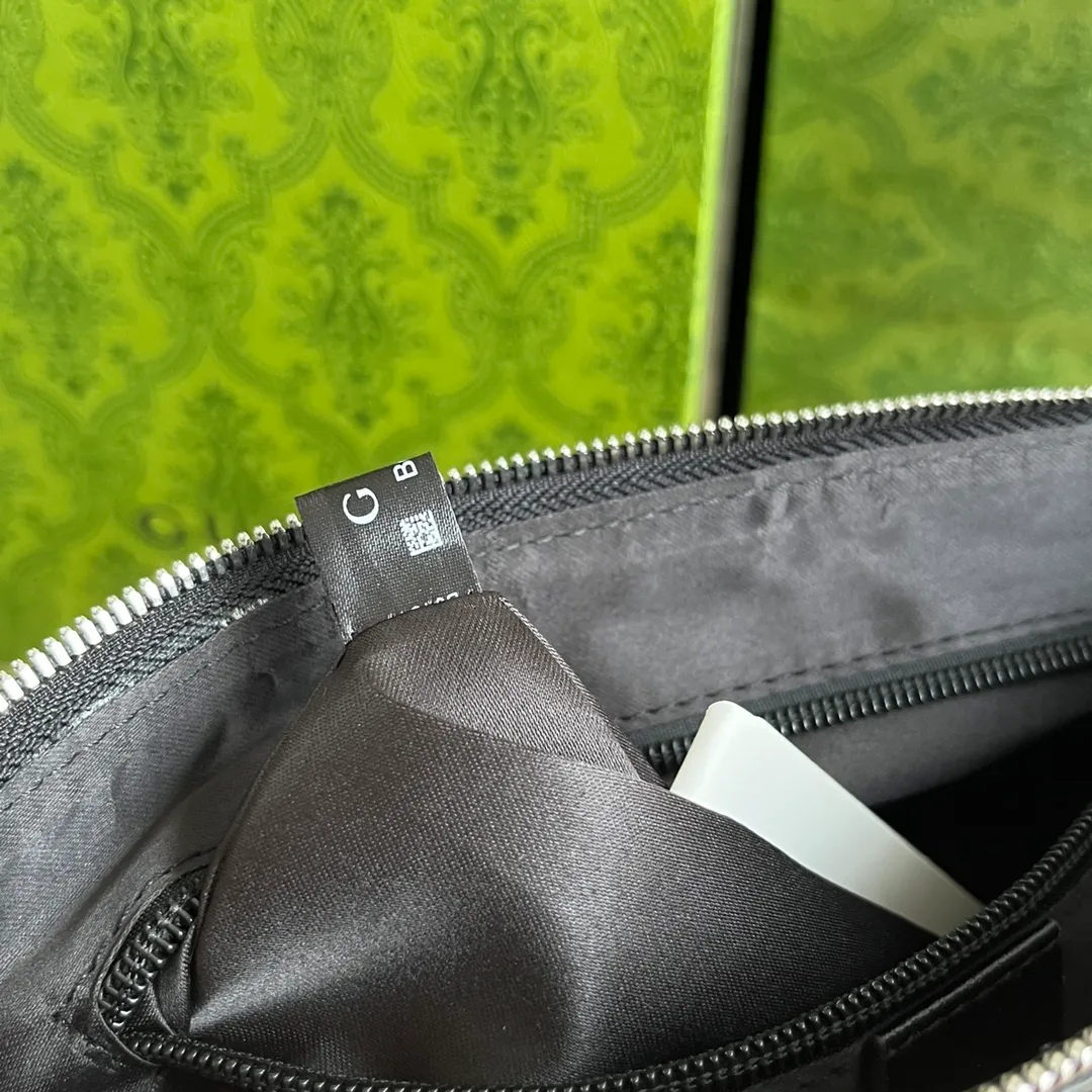 Actual shot #💰240 Style number: 471454 small size: 21*22*4cm Gucci GG Ophidia printing series men's crossbody bag, full of space, suitable for daily business travel, contains an inner pocket for mobile phones and an inner pocket with zipper, this bag is very convenient and practical for daily work and study! It is one of the must-have items for men who like to be a little more low-key.