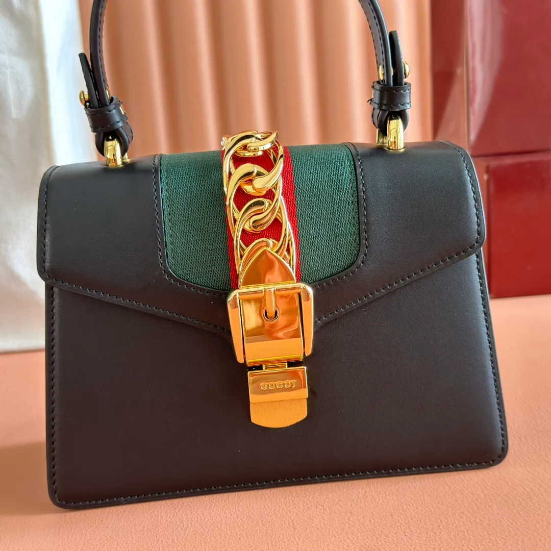 p1260. 💋💋💋【Original leather and complete packaging】G family👉New style. The market's top exclusive goods control, special/counter quality 💯Using imported cowhide, original hardware! Exquisite workmanship. 💯Exclusive physical photos📷👉The quality can be seen in the picture👄👄😘😘. Style number: 470270. Dimensions: width 20*height 14*side width 8.
