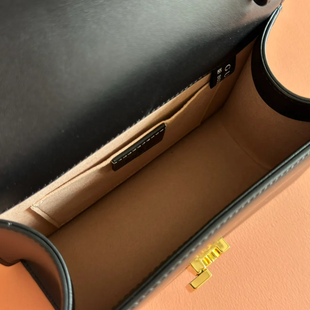 p1260. 💋💋💋【Original leather and complete packaging】G family👉New style. The market's top exclusive goods control, special/counter quality 💯Using imported cowhide, original hardware! Exquisite workmanship. 💯Exclusive physical photos📷👉The quality can be seen in the picture👄👄😘😘. Style number: 470270. Dimensions: width 20*height 14*side width 8.