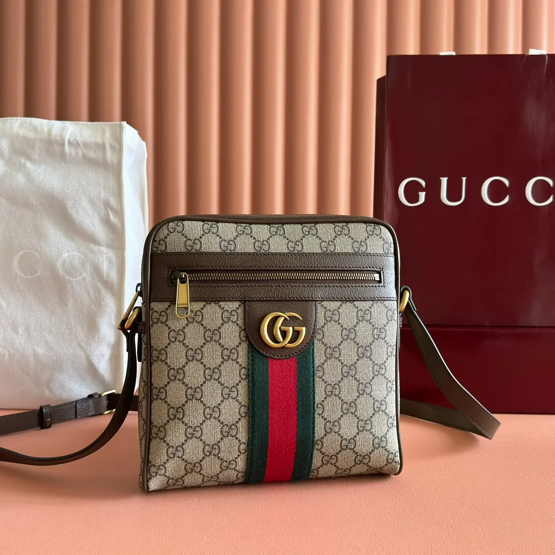 p820. 💋💋💋[Original leather accessories🌈 Equipped with full counter packaging]🔥🔥Ophidia series GG handbags "March of Love by Gucci" In the new fashion series, GG Supreme canvas has launched a classic and timeless blue and beige combination, inheriting the historical origin of the material. Canvas material has a low impact on the environment, so it has appeared in every series for ten years and has become the brand's classic material. The classic color scheme gives this Ophidia series mini handbag a distinctive charm. Hide details Beige and blue GG Supreme canvas, eco-friendly material, blue leather trim. Model: 547926. Dimensions: 23x 24x 6 cm. Color: brown/pvc.