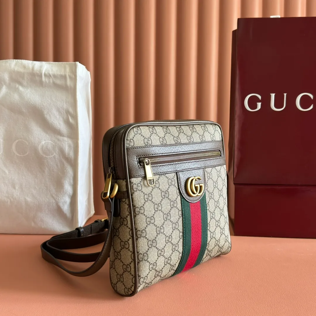 p820. 💋💋💋[Original leather accessories🌈 Equipped with full counter packaging]🔥🔥Ophidia series GG handbags "March of Love by Gucci" In the new fashion series, GG Supreme canvas has launched a classic and timeless blue and beige combination, inheriting the historical origin of the material. Canvas material has a low impact on the environment, so it has appeared in every series for ten years and has become the brand's classic material. The classic color scheme gives this Ophidia series mini handbag a distinctive charm. Hide details Beige and blue GG Supreme canvas, eco-friendly material, blue leather trim. Model: 547926. Dimensions: 23x 24x 6 cm. Color: brown/pvc.