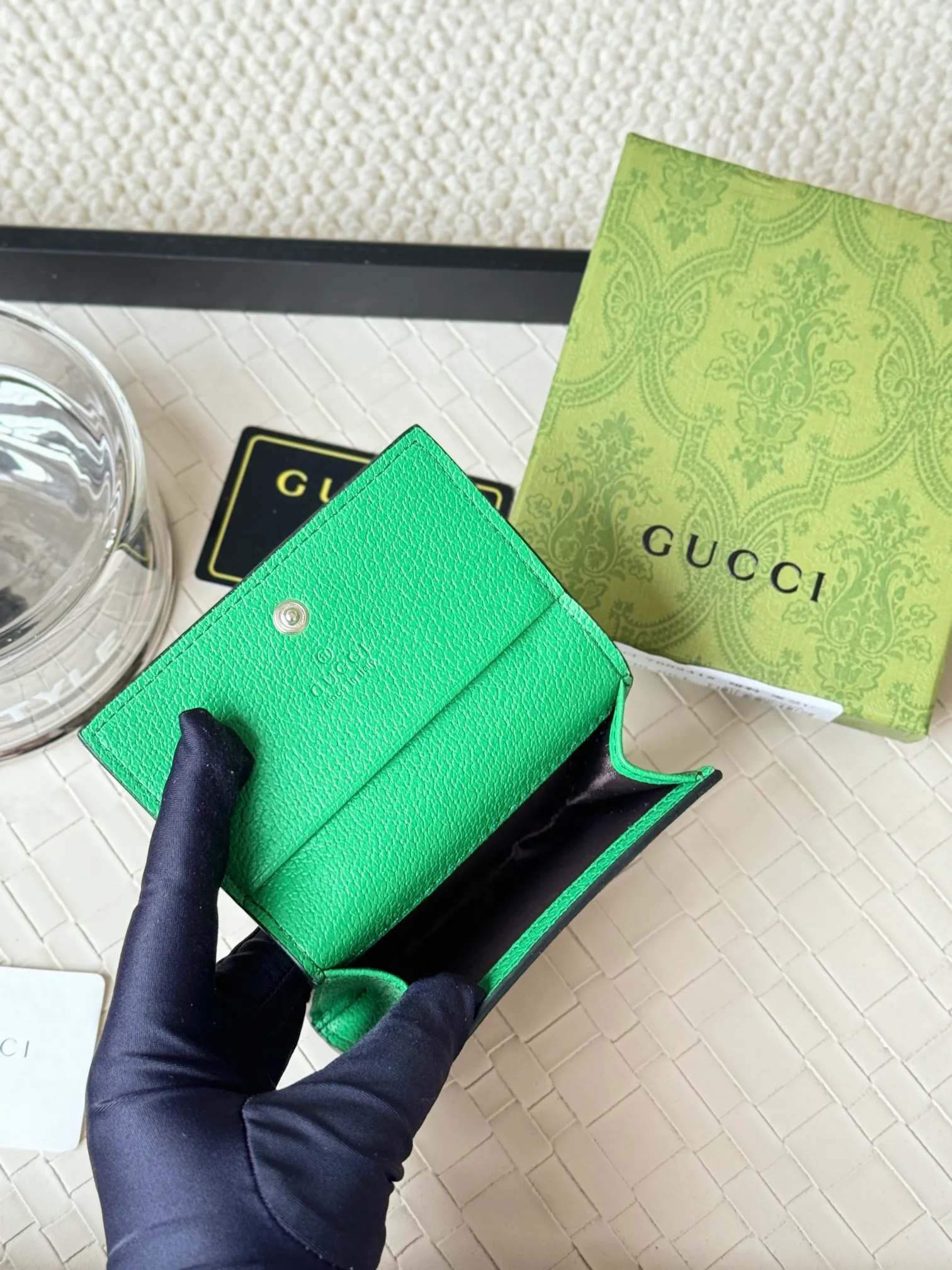 💰120 Gucci multi-functional card holder, lined with brightly colored lining, and the design of the coin bag is more practical. No.: 768241 Dimensions: 10.5x 7.0x 2.0 cm Small and exquisitely designed card holder, perfect for handbags or briefcases, both practical and beautiful!