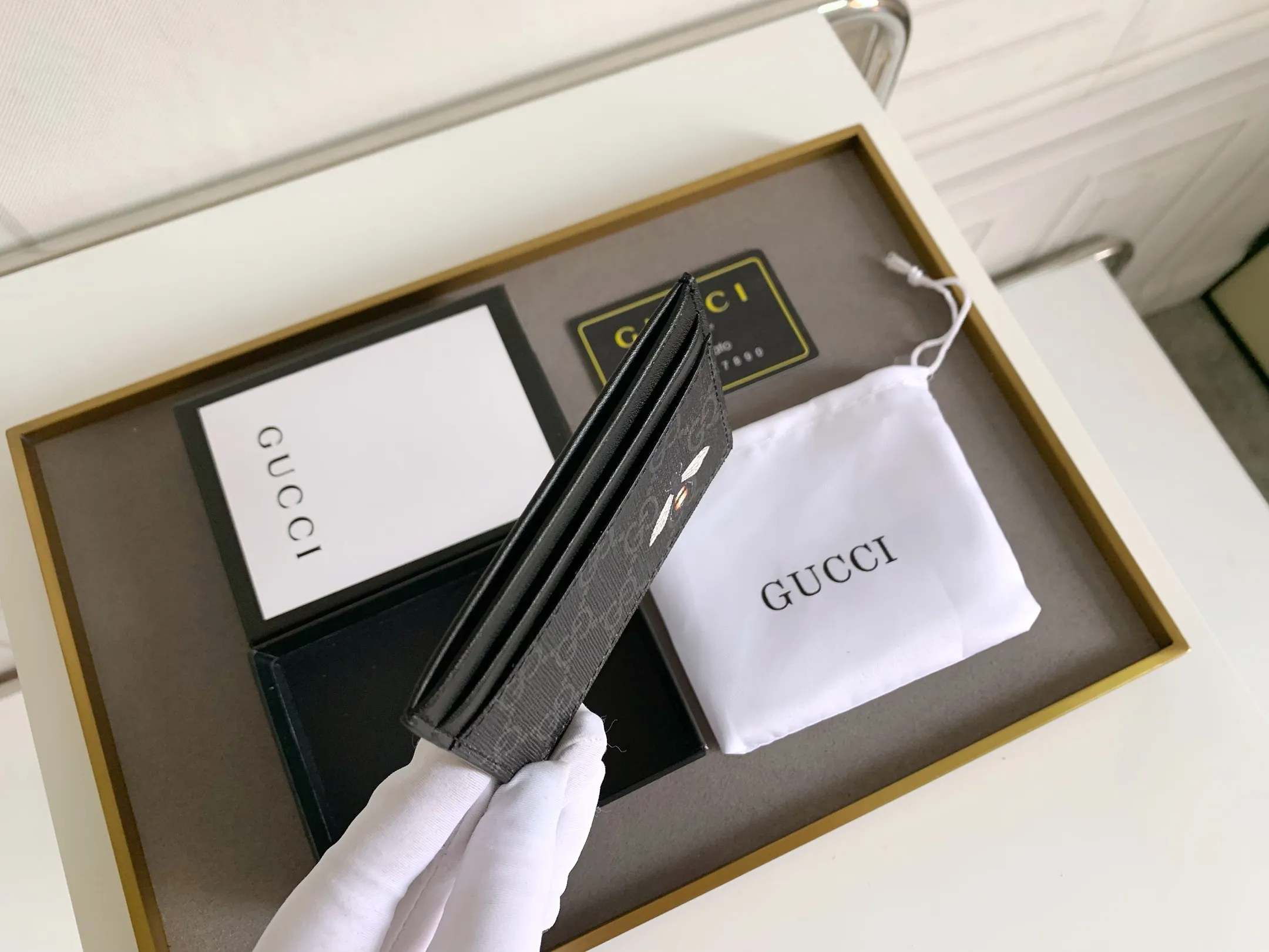 💰90 💎 (Bee pattern) Top original quality, GUCCI classic popular printed card holder, exclusive background, real shot. The card holder is made of GG Supreme high-grade man-made canvas with exquisite patterns💯! Style number: 451277 Size: 10x7.5cm