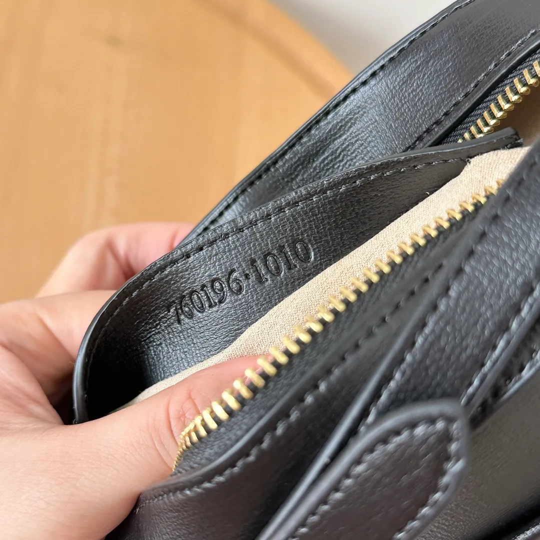Actual shot #💰260 Style number: 760196 black full leather Size: 20✖️13✖️6cm 𝗚𝘂𝗰𝗰𝗶 𝗛𝗼𝗿𝘀𝗲𝗯𝗶𝘁 𝟭𝟵𝟱𝟱 camera bag The classic horsebit and retro style can be matched casually without going wrong. The size is invincible and friendly~ A cute toast bun shape🍞Not too big, not too small, just right! The length of the shoulder strap can be adjusted with a pin buckle for cross-body wear, and the capacity also meets daily needs~