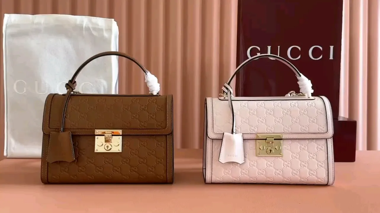 💋💋💋【New】GG Padlock series medium handbag, four-color embossed/original leather is shipped, 🐍Model: 838998. Combination short video