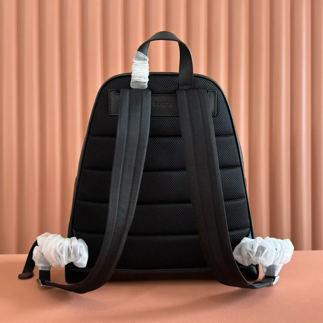 p1500💋💋💋"With full set of original counter packaging" [New Product] The Ophidia series is crafted with white color matching, classic silhouette and new functional design, and is made of soft-touch fabrics. This backpack is made of soft GG Supreme material and is intricately embellished with the Double G logo and red and green webbing details. White soft GG Supreme canvas Palladium tone hardware Green nylon lining Double G Web detail Padded mesh at back Adjustable shoulder strap Interior: 1 zip pocket External: 1 zip pocket Handle height: 8 cm Zip closure Ref.: 834466. Dimensions: 36.5cm (width) x 41cm (height) x 18cm (depth) Weight: approx. 1.5kg Colour: Black full leather Made in Italy