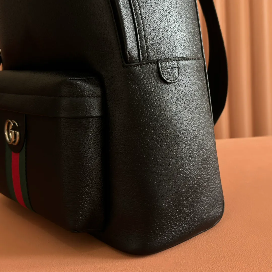 p1500💋💋💋"With full set of original counter packaging" [New Product] The Ophidia series is crafted with white color matching, classic silhouette and new functional design, and is made of soft-touch fabrics. This backpack is made of soft GG Supreme material and is intricately embellished with the Double G logo and red and green webbing details. White soft GG Supreme canvas Palladium tone hardware Green nylon lining Double G Web detail Padded mesh at back Adjustable shoulder strap Interior: 1 zip pocket External: 1 zip pocket Handle height: 8 cm Zip closure Ref.: 834466. Dimensions: 36.5cm (width) x 41cm (height) x 18cm (depth) Weight: approx. 1.5kg Colour: Black full leather Made in Italy
