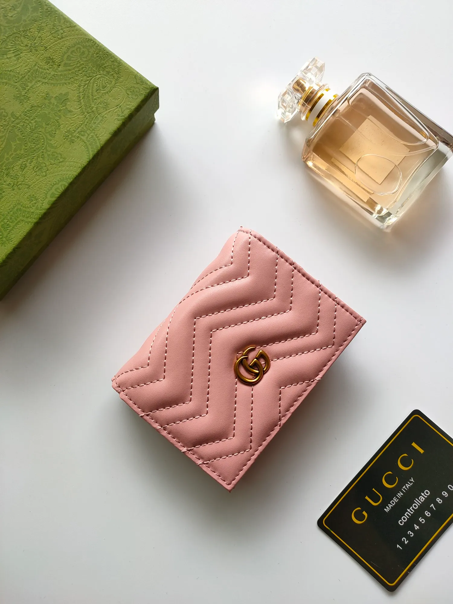 🇮🇹Gucci🅿140 original quality model: 466492 red butterfly human-shaped pattern, with exclusive supply from the entire network👛Whether it is materials, workmanship, logo, coding, wiring, every detail fully expresses the wonderful connotation of Gucci👜👜💯Quality assurance, no worries after sales, 💯Original materials! 💯Real shot📷👉The quality can be seen in the picture😘😘. Size: 11*9*3.