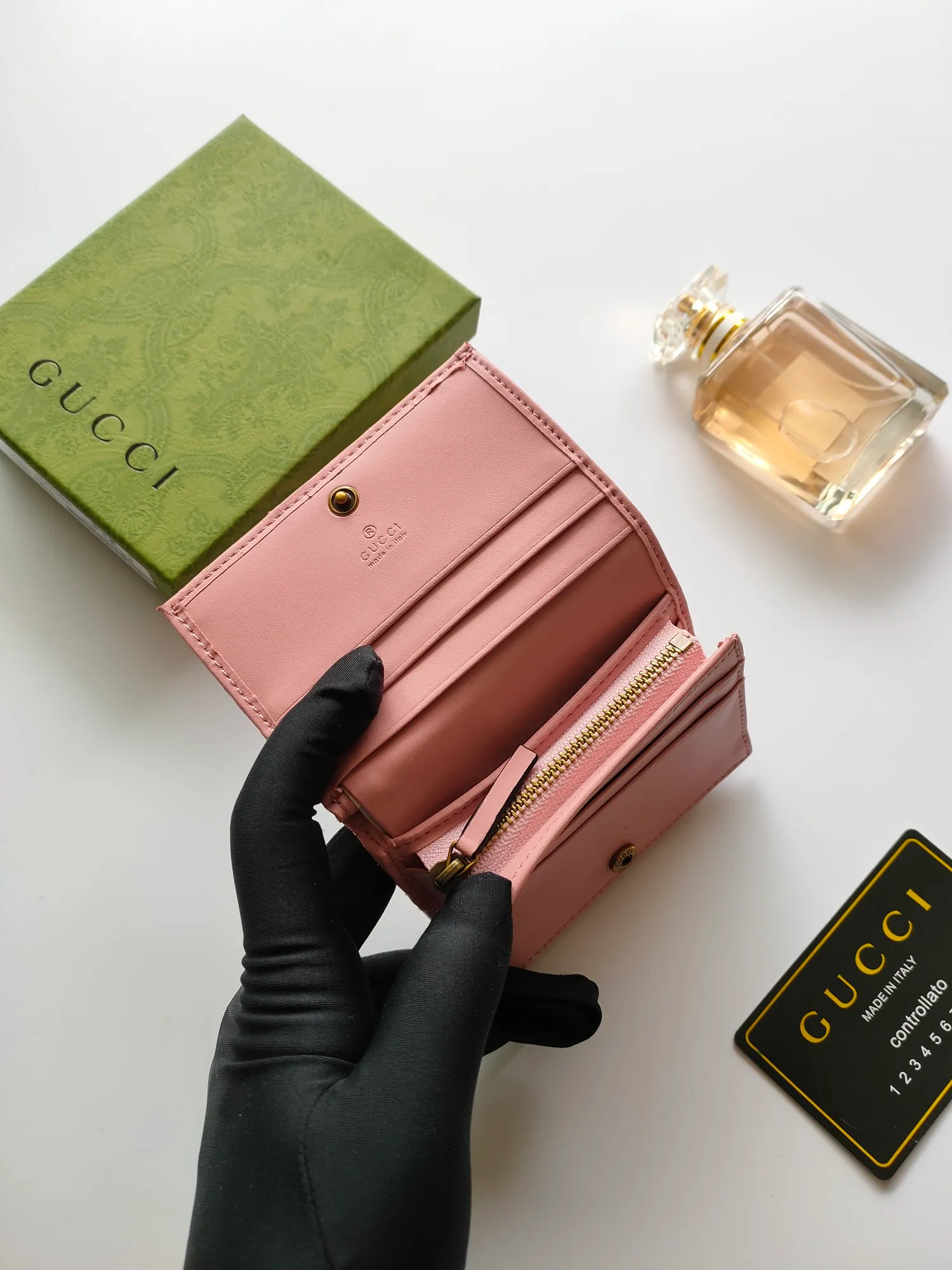 🇮🇹Gucci🅿140 original quality model: 466492 red butterfly human-shaped pattern, with exclusive supply from the entire network👛Whether it is materials, workmanship, logo, coding, wiring, every detail fully expresses the wonderful connotation of Gucci👜👜💯Quality assurance, no worries after sales, 💯Original materials! 💯Real shot📷👉The quality can be seen in the picture😘😘. Size: 11*9*3.
