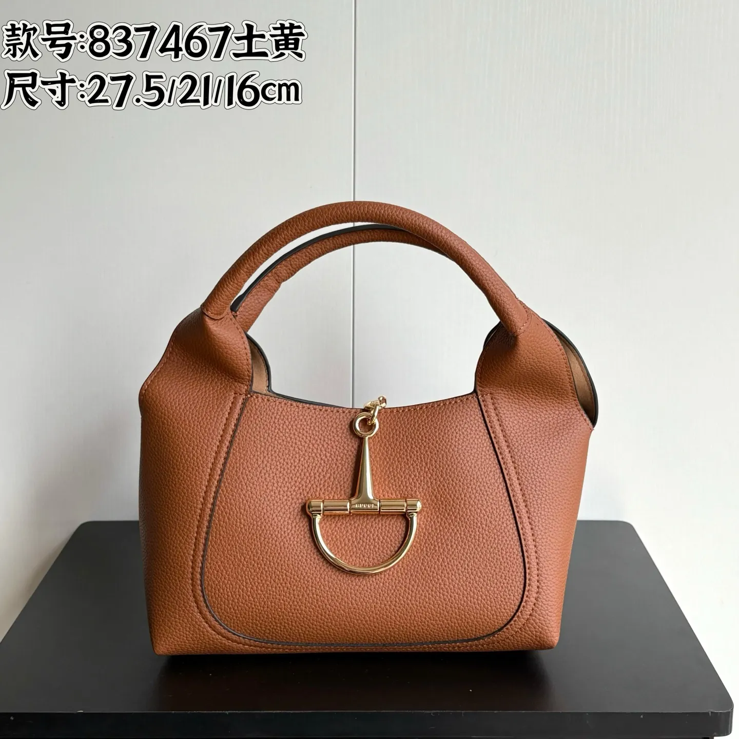 Upgraded version of real shot #💰320 Style number: 837467 earthy yellow Size: 27.5X21X16～ Gucci Softbit series small shoulder bag, ingeniously integrated with the brand's classic equestrian style accessories with half horse bit shape. The handle is 15 cm high and can be opened and closed with a magnetic buckle.