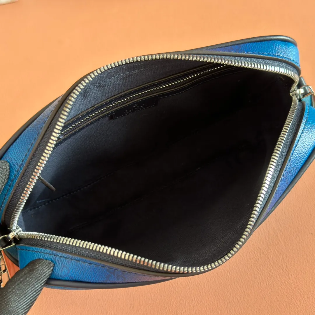 p940. 💋💋💋"With full set of original factory counter packaging" [New product] The unique blue gradient effect printing adds fashionable beauty to this basic functional item. This cross-body bag is made of GG Monogram coated fabric, with all-over gradient printing showing off its ingenious design. Gradient blue GG Monogram coated fabric Dark blue leather trim All-over gradient print Blue cotton and linen lining Interior: 1 zip pocket Handle height: 15.7 cm Removable and adjustable leather shoulder strap (48 cm height) Zip closure Dimensions: 835691. Dimensions: 25cm (width) x 16cm (height) x 4.5cm (depth) Weight: approx. 0.4kg Color: gradient blue/original leather. Made in Italy