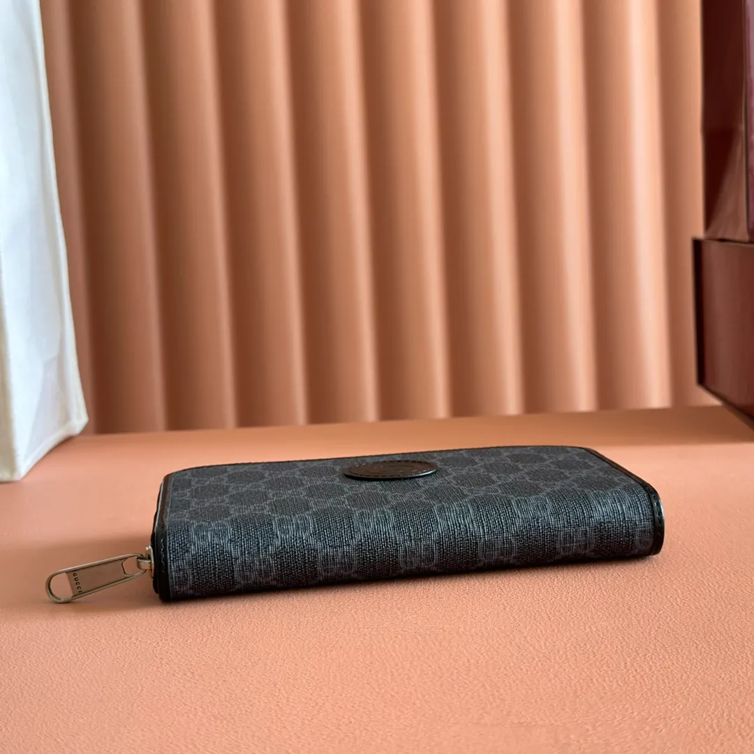 p460. 📣📣📣[Original leather accessories🌈Complete counter packaging]🔥🔥This simple and slender wallet is made of black GG Supreme canvas, decorated with tonal leather piping and an interlocking double G logo, highlighting the charm of a classic design. Black GG Supreme canvas, environmentally friendly material. Black leather trim. Viscose lining. Oval leather interlocking G plaque. Eight card compartments, two bill compartments. Size: 19*10.5*2cm Color: black/pvc. Model: 673003.