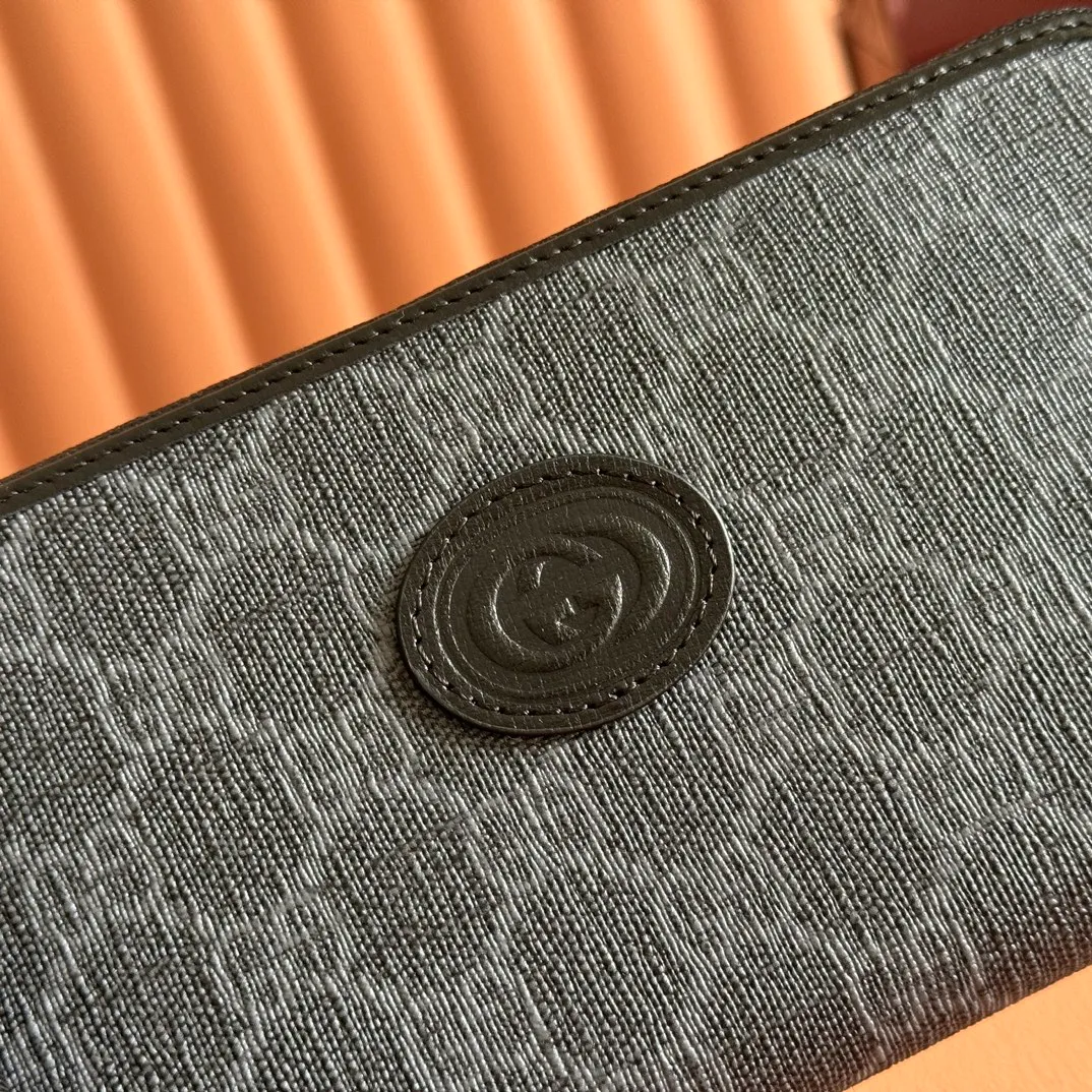p460. 📣📣📣[Original leather accessories🌈Complete counter packaging]🔥🔥This simple and slender wallet is made of black GG Supreme canvas, decorated with tonal leather piping and an interlocking double G logo, highlighting the charm of a classic design. Black GG Supreme canvas, environmentally friendly material. Black leather trim. Viscose lining. Oval leather interlocking G plaque. Eight card compartments, two bill compartments. Size: 19*10.5*2cm Color: black/pvc. Model: 673003.