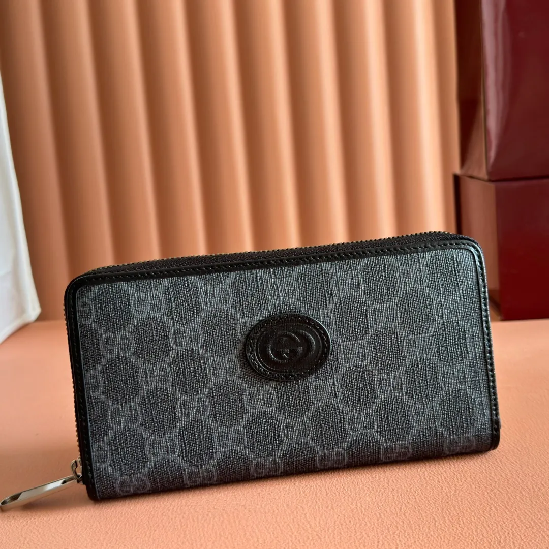 p460. 📣📣📣[Original leather accessories🌈Complete counter packaging]🔥🔥This simple and slender wallet is made of black GG Supreme canvas, decorated with tonal leather piping and an interlocking double G logo, highlighting the charm of a classic design. Black GG Supreme canvas, environmentally friendly material. Black leather trim. Viscose lining. Oval leather interlocking G plaque. Eight card compartments, two bill compartments. Size: 19*10.5*2cm Color: black/pvc. Model: 673003.