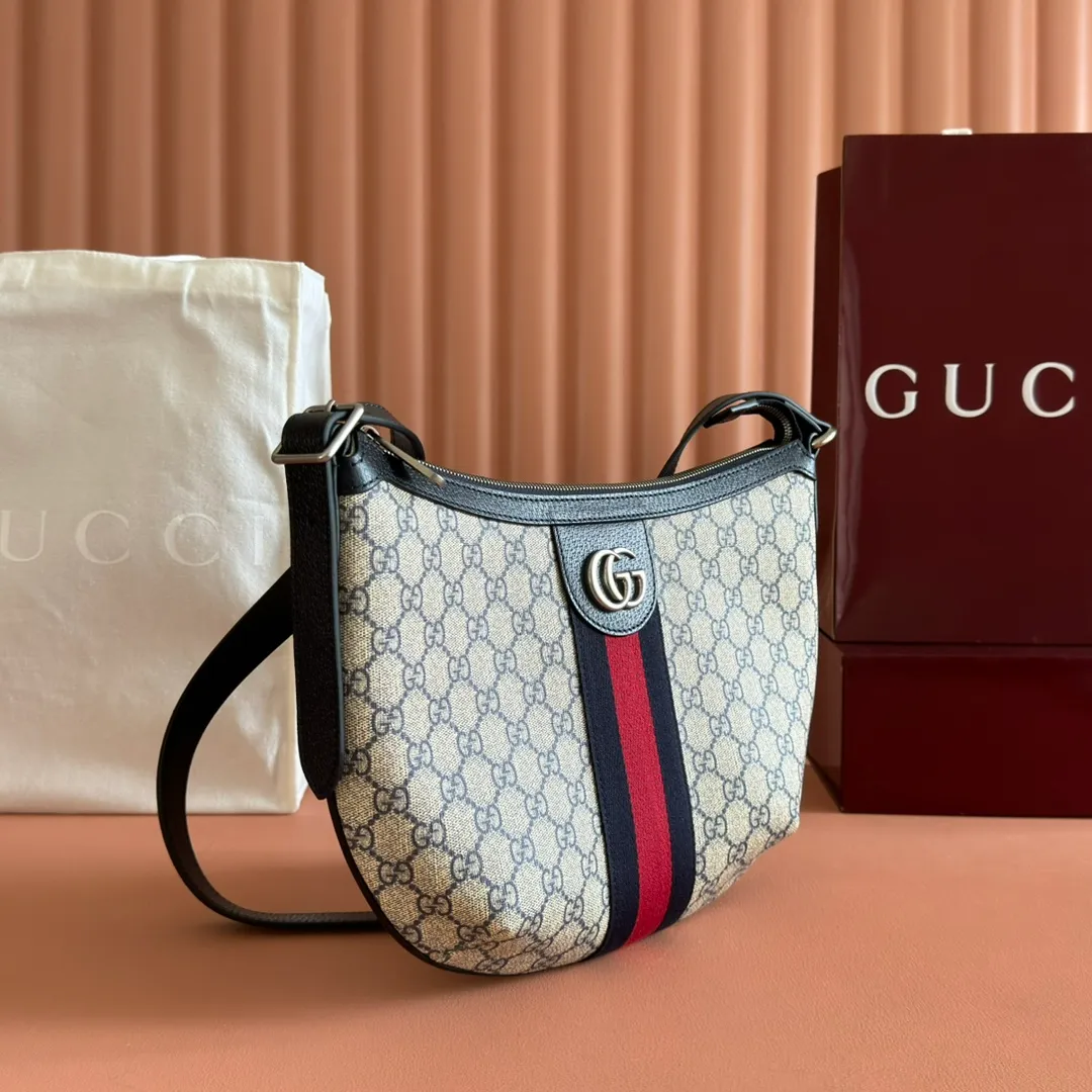 p800. 💋💋💋【Original leather accessories🌈 Equipped with full counter packaging】🔥🔥 GG series👉2021 latest model, the classic retro style is definitely a rare model in this series suitable for all ages. The Ophidia series continues to grow and develop, and will bring stunning new products every season. This handbag is part of the Epilogue collection and features a removable shoulder strap. The square retro shape combines the brand's classic striped webbing and Double G styling accessories, and the handbag is made of the brand's iconic Double G pattern. Model: 598125. Size: 30*22*5.5cm. Color: blue