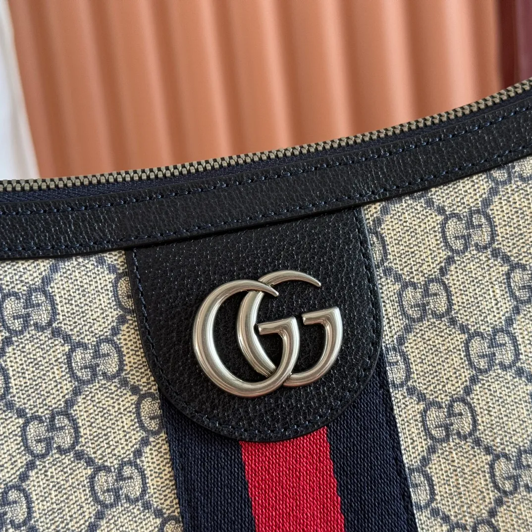 p800. 💋💋💋【Original leather accessories🌈 Equipped with full counter packaging】🔥🔥 GG series👉2021 latest model, the classic retro style is definitely a rare model in this series suitable for all ages. The Ophidia series continues to grow and develop, and will bring stunning new products every season. This handbag is part of the Epilogue collection and features a removable shoulder strap. The square retro shape combines the brand's classic striped webbing and Double G styling accessories, and the handbag is made of the brand's iconic Double G pattern. Model: 598125. Size: 30*22*5.5cm. Color: blue