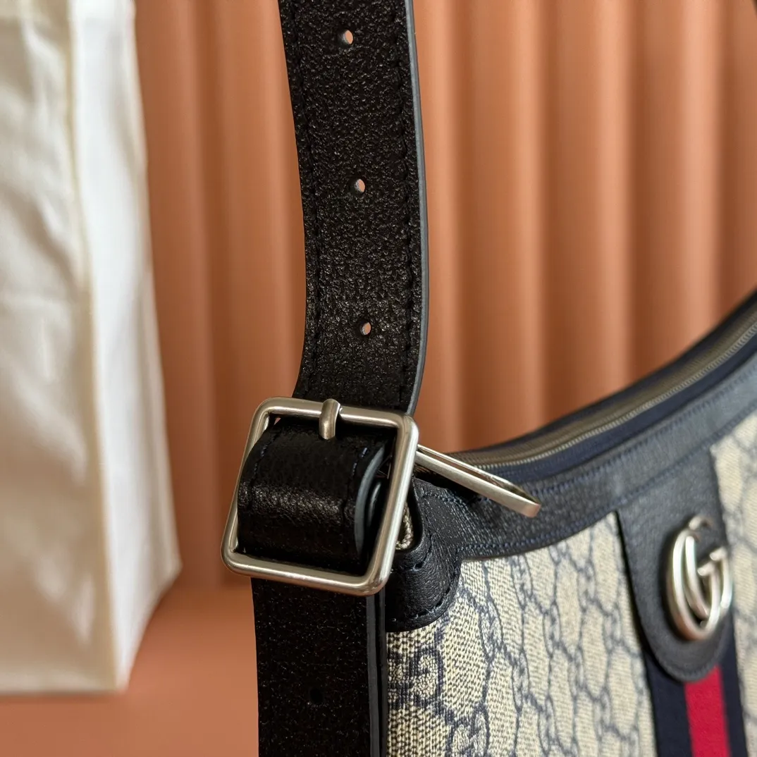 p800. 💋💋💋【Original leather accessories🌈 Equipped with full counter packaging】🔥🔥 GG series👉2021 latest model, the classic retro style is definitely a rare model in this series suitable for all ages. The Ophidia series continues to grow and develop, and will bring stunning new products every season. This handbag is part of the Epilogue collection and features a removable shoulder strap. The square retro shape combines the brand's classic striped webbing and Double G styling accessories, and the handbag is made of the brand's iconic Double G pattern. Model: 598125. Size: 30*22*5.5cm. Color: blue
