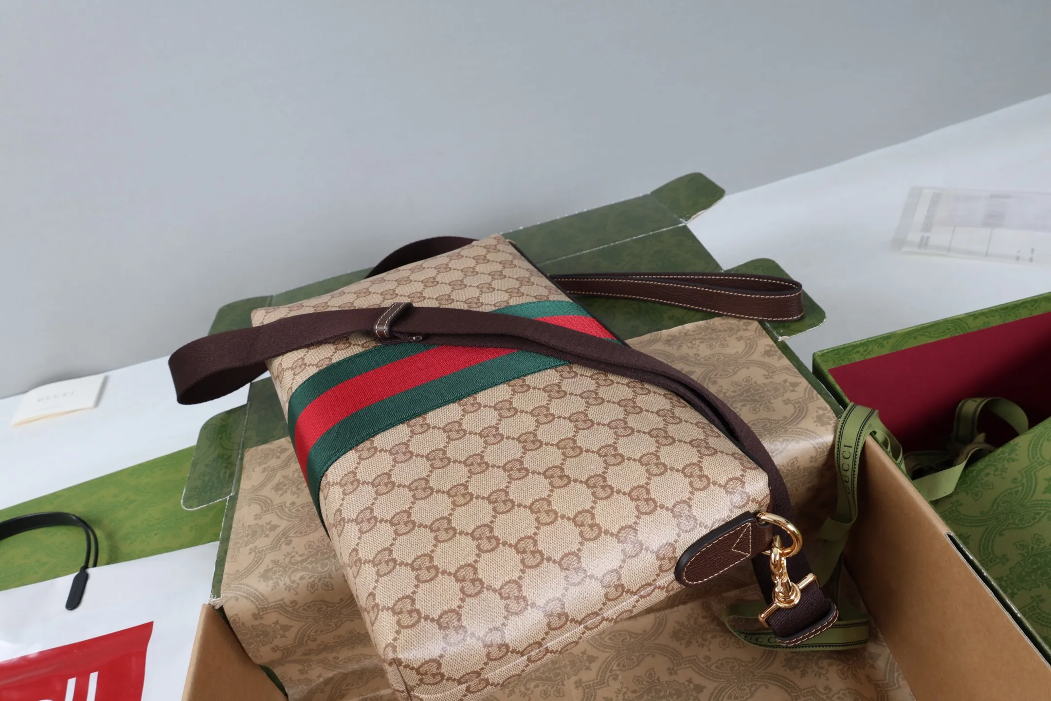 All categories Official website "Brand Women's Bags" Women's Bags 💙 GUCCI 2026 GUCCI new crossbody shoulder bag