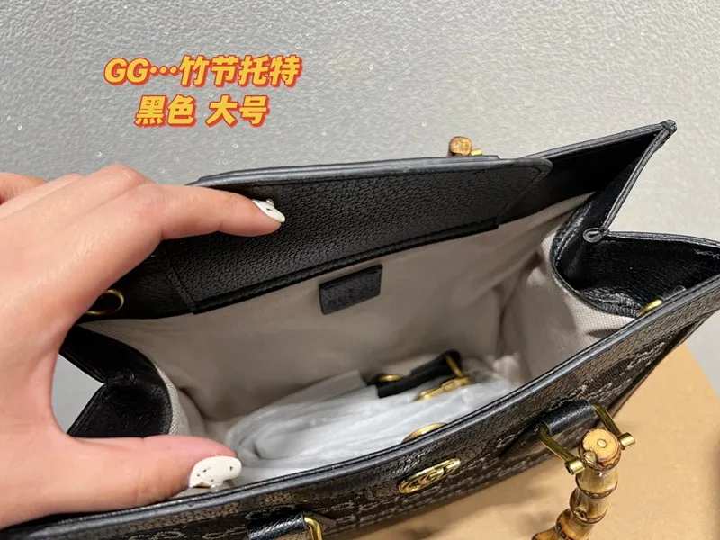 All categories Official website "Brand Women's Bags" Women's Bags 💙 GUCCI 2022 official new Gucci handbag wholesale Large size 58001900 Small size 58001800 High quality Specifications: Large size 27-22 CM Small size 20-16 CM
