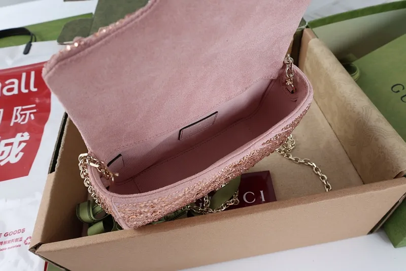 All categories Official website "Brand Women's Bags" Women's Bags 💙 GUCCI 2026 GUCCI new crossbody shoulder bag