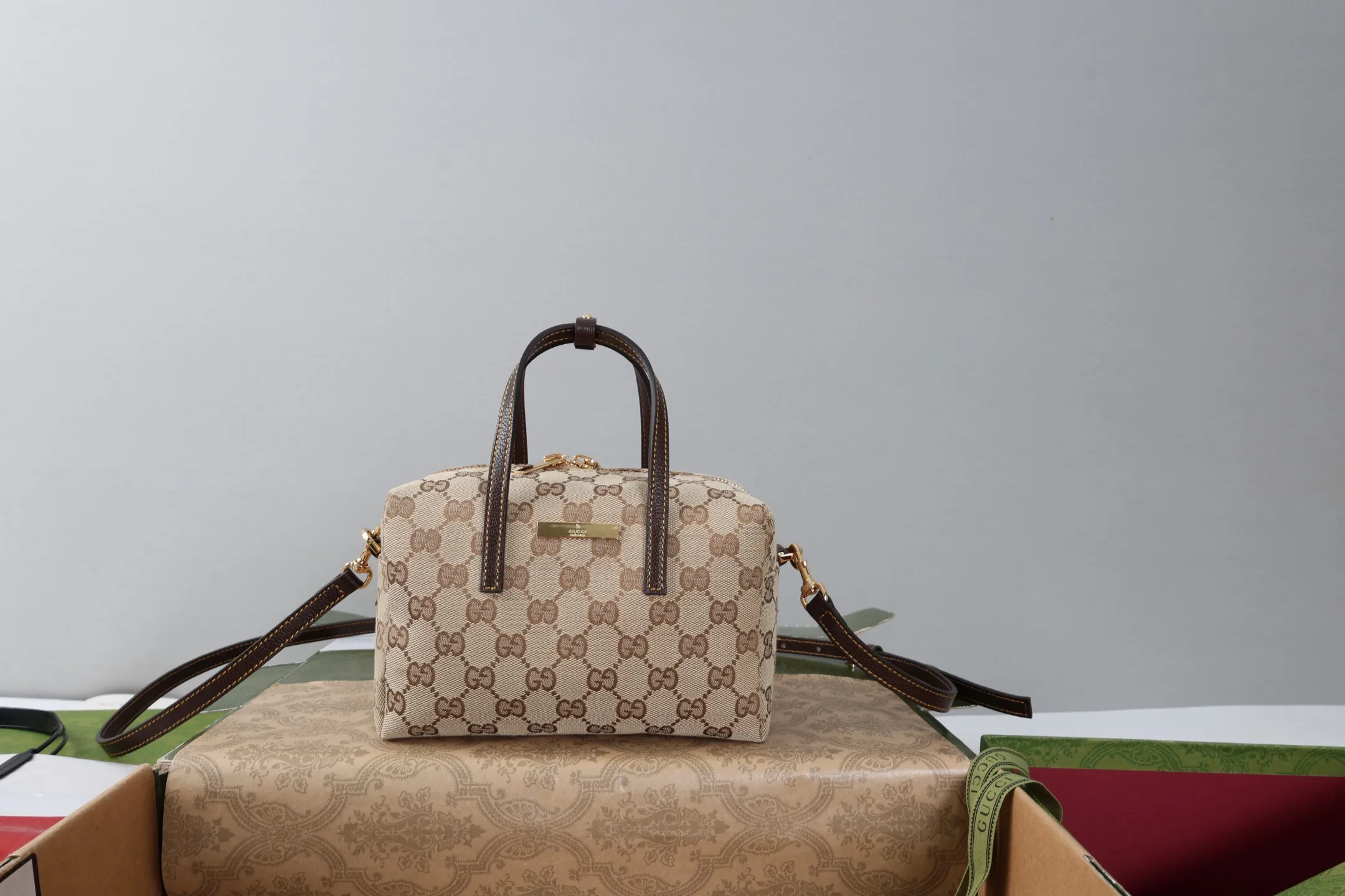 All categories Official website "Brand Women's Bags" Women's Bags 💙 GUCCI 2026 GUCCI new crossbody shoulder bag