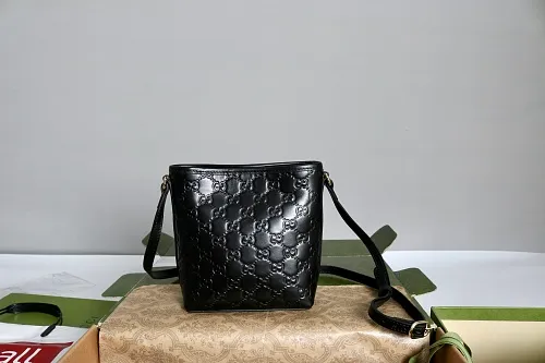 All categories Official website "Brand Women's Bags" Women's Bags 💙 GUCCI 2026 GUCCI new crossbody shoulder bag