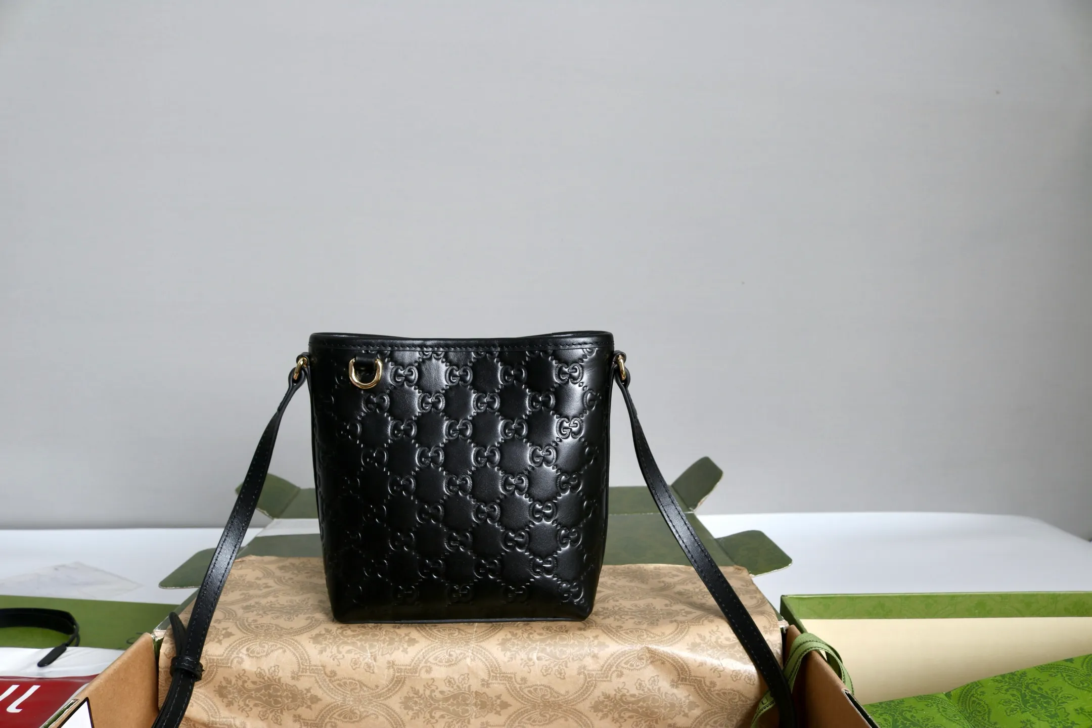 All categories Official website "Brand Women's Bags" Women's Bags 💙 GUCCI 2026 GUCCI new crossbody shoulder bag