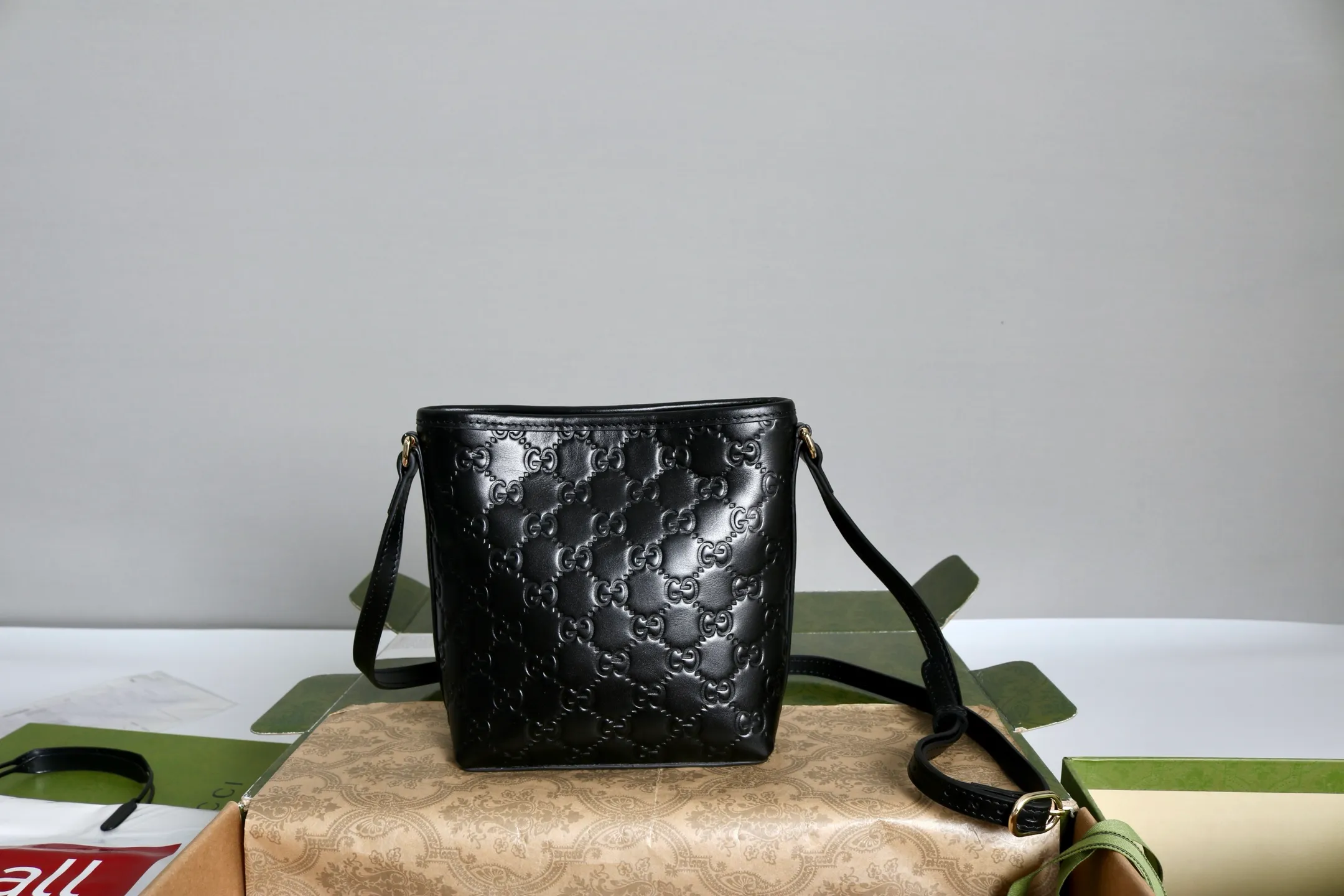 All categories Official website "Brand Women's Bags" Women's Bags 💙 GUCCI 2026 GUCCI new crossbody shoulder bag
