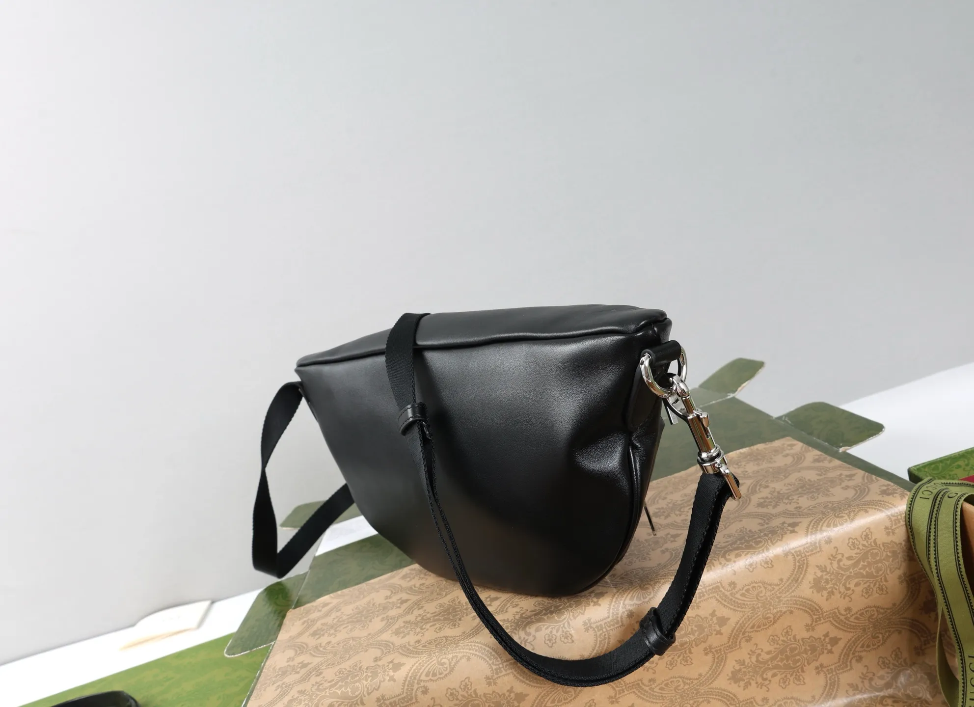 All categories Official website "Brand Women's Bags" Women's Bags 💙 GUCCI 2026 GUCCI new crossbody shoulder bag