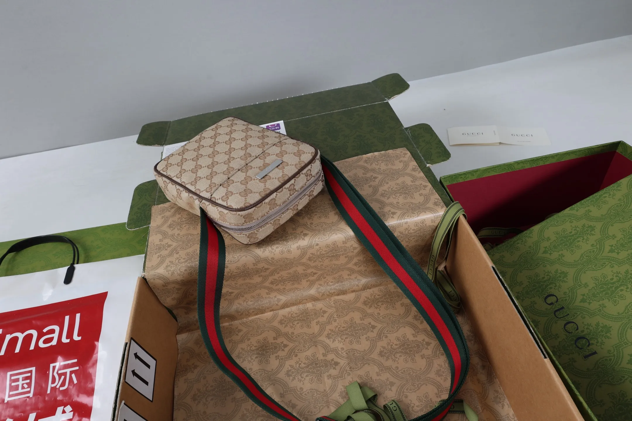 All categories Official website "Brand Women's Bags" Women's Bags 💙 GUCCI 2026 GUCCI new crossbody shoulder bag