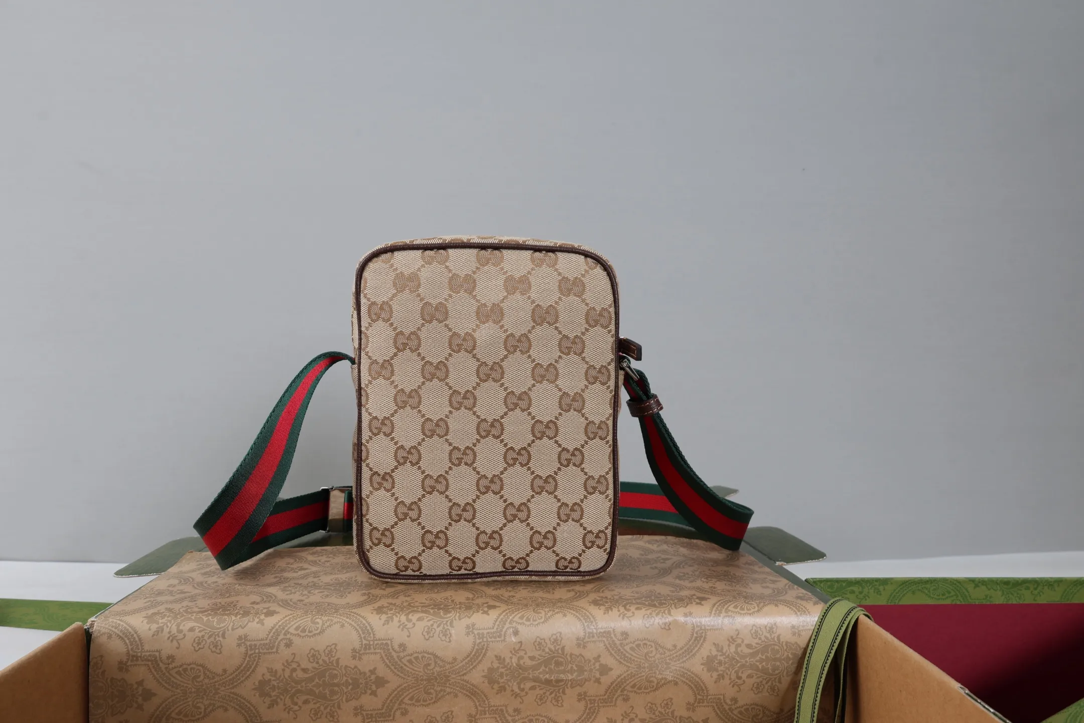 All categories Official website "Brand Women's Bags" Women's Bags 💙 GUCCI 2026 GUCCI new crossbody shoulder bag
