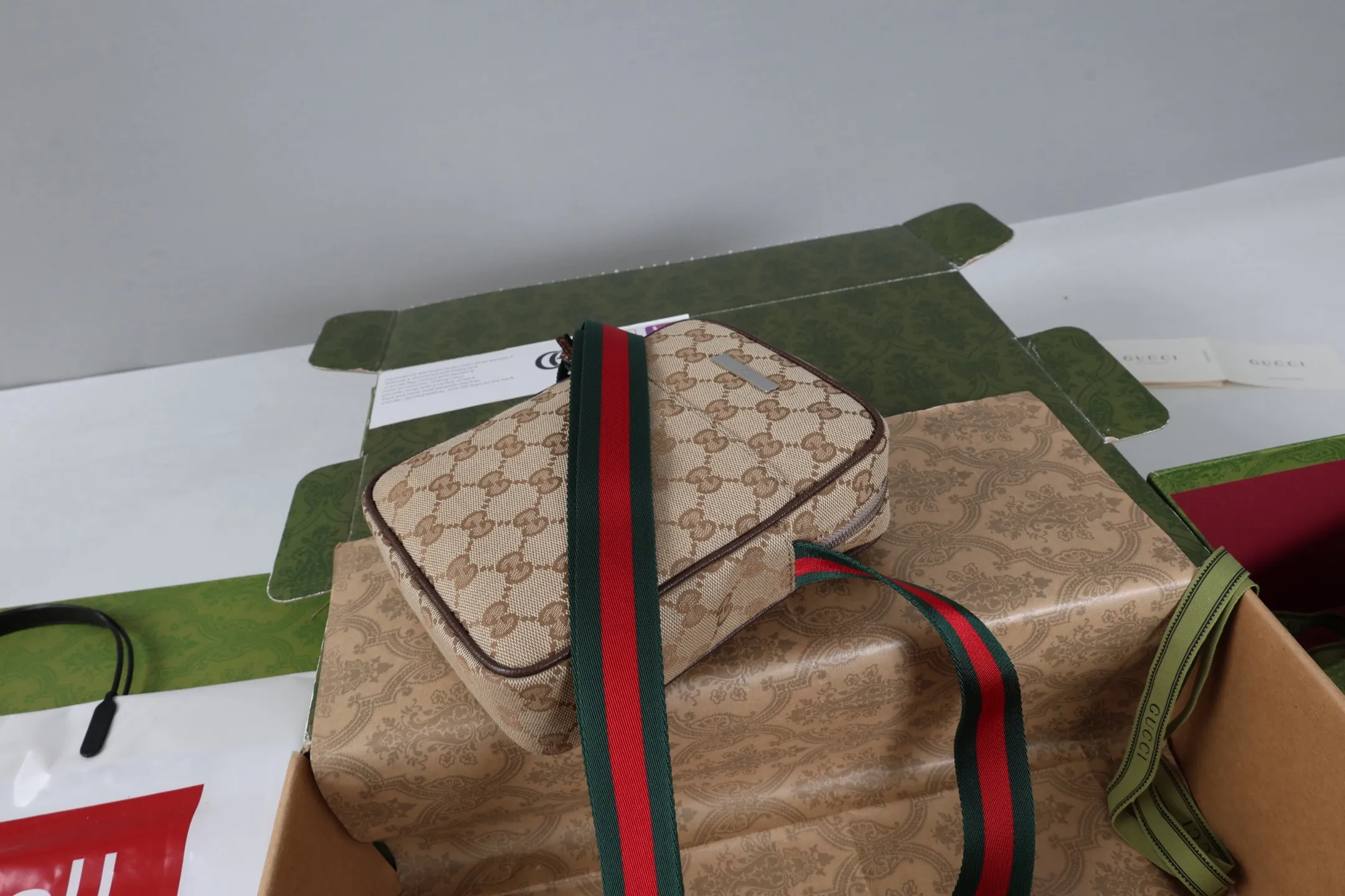 All categories Official website "Brand Women's Bags" Women's Bags 💙 GUCCI 2026 GUCCI new crossbody shoulder bag