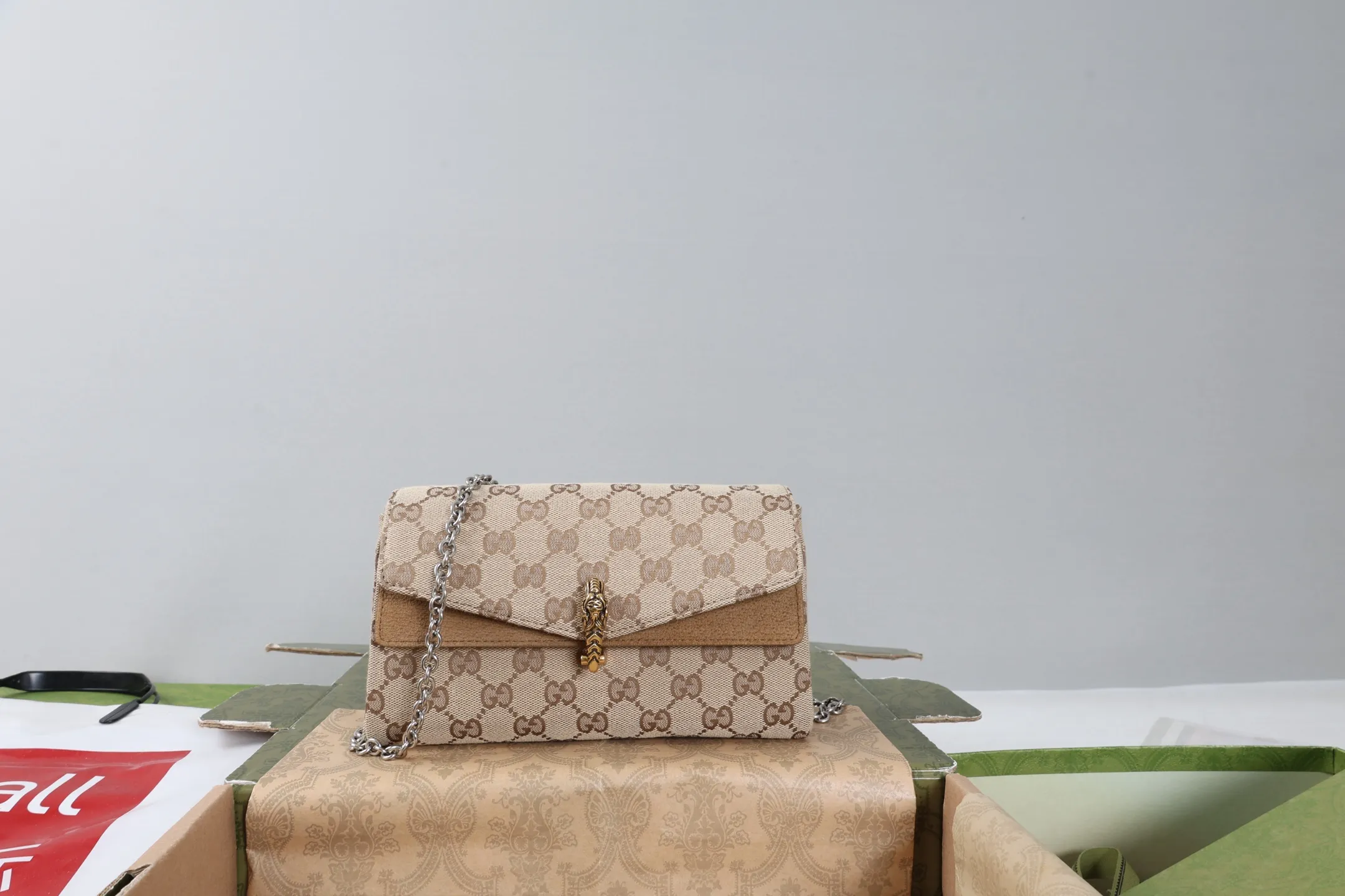 All categories Official website "Brand Women's Bags" Women's Bags 💙 GUCCI 2026 GUCCI new crossbody shoulder bag