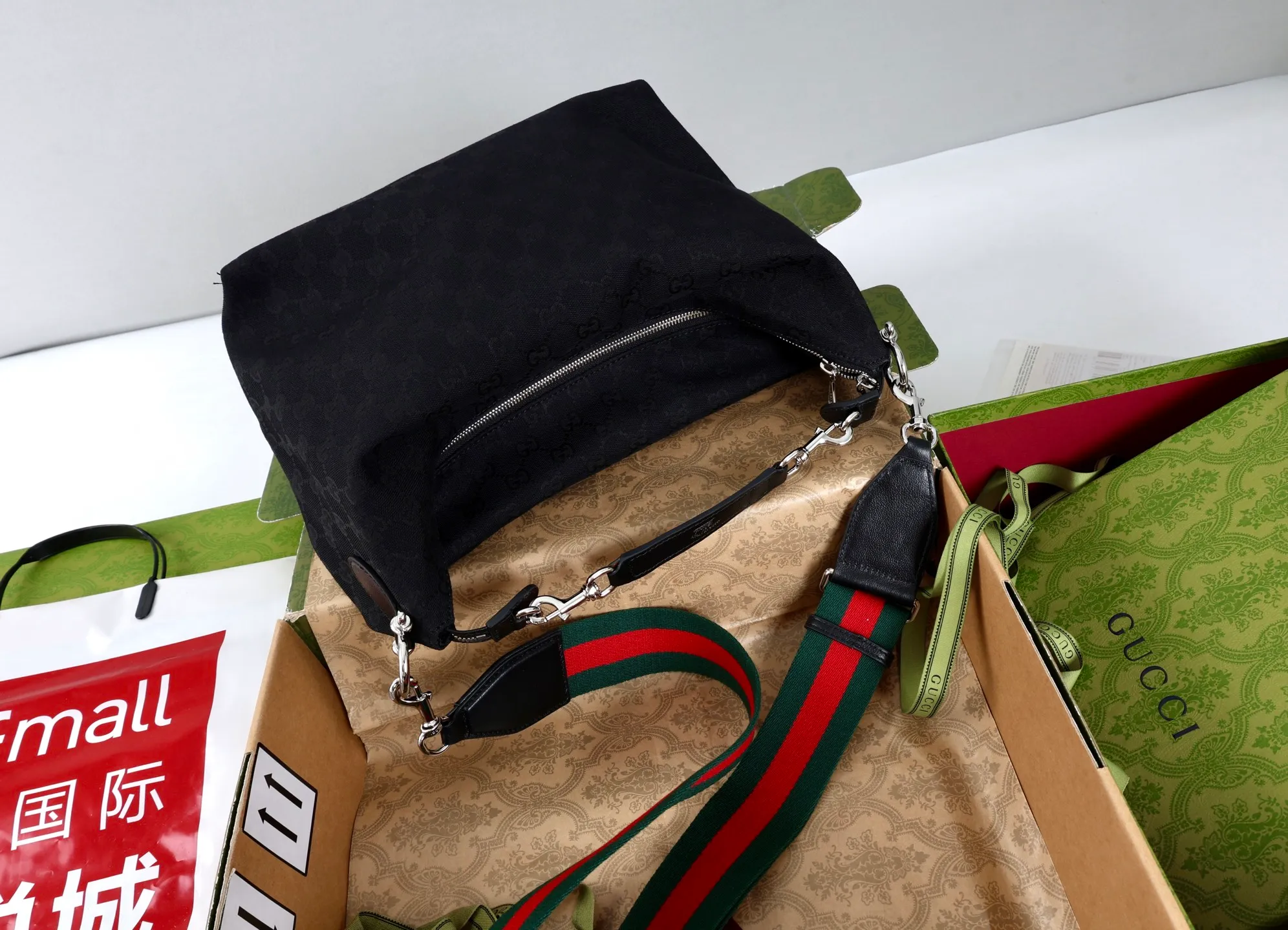 All categories Official website "Brand Women's Bags" Women's Bags 💙 GUCCI 2026 GUCCI new crossbody shoulder bag