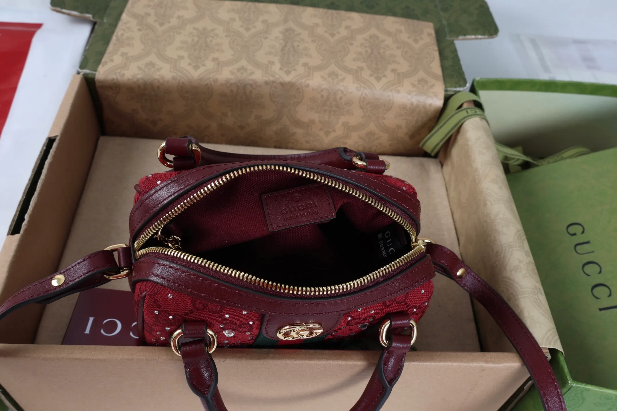 All categories Official website "Brand Women's Bags" Women's Bags 💙 GUCCI 2026 GUCCI new crossbody shoulder bag