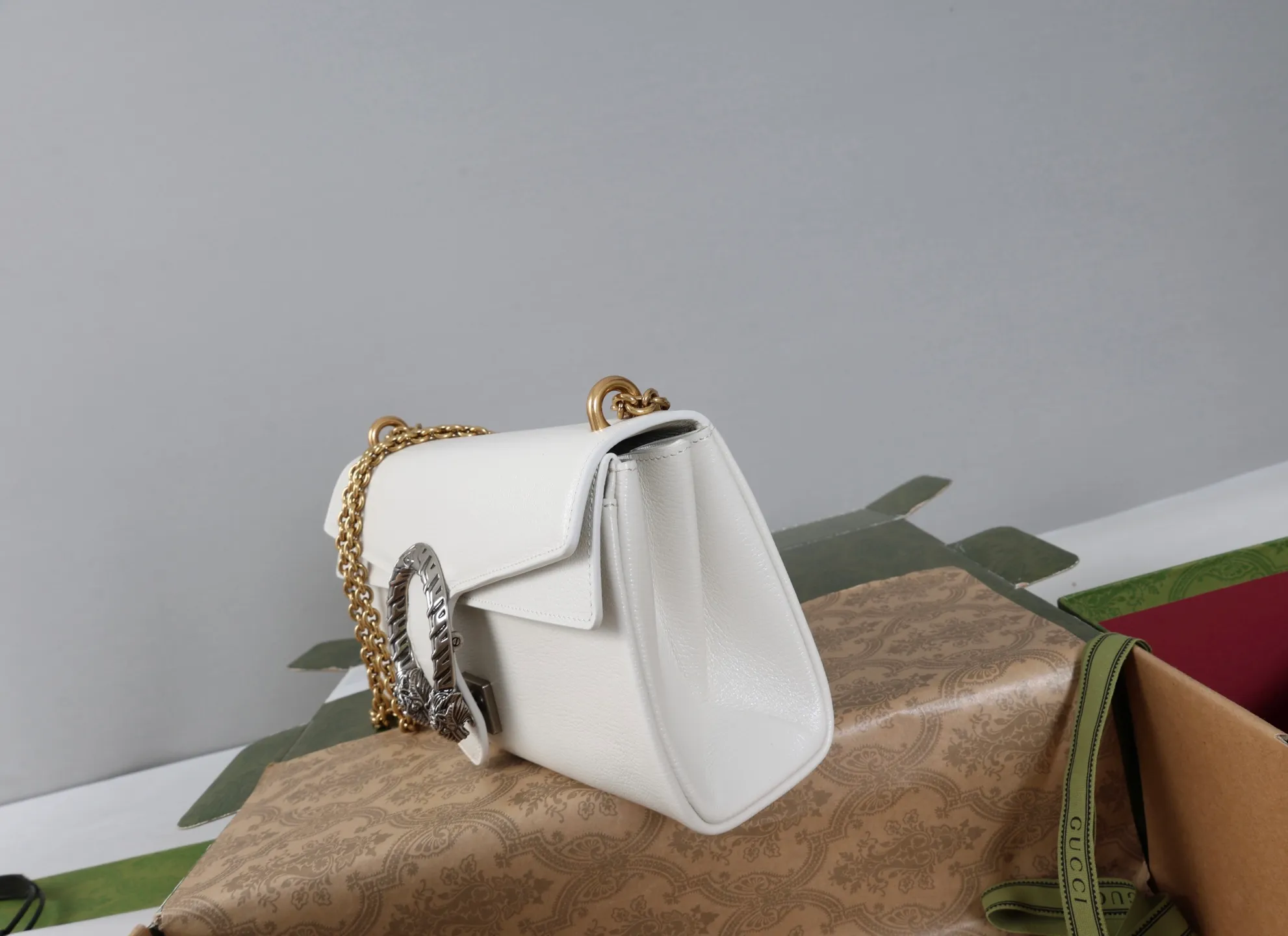 All categories Official website "Brand Women's Bags" Women's Bags 💙 GUCCI 2026 GUCCI new crossbody shoulder bag