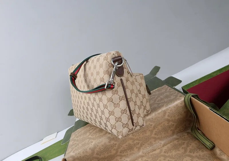 All categories Official website "Brand Women's Bags" Women's Bags 💙 GUCCI 2026 GUCCI new crossbody shoulder bag