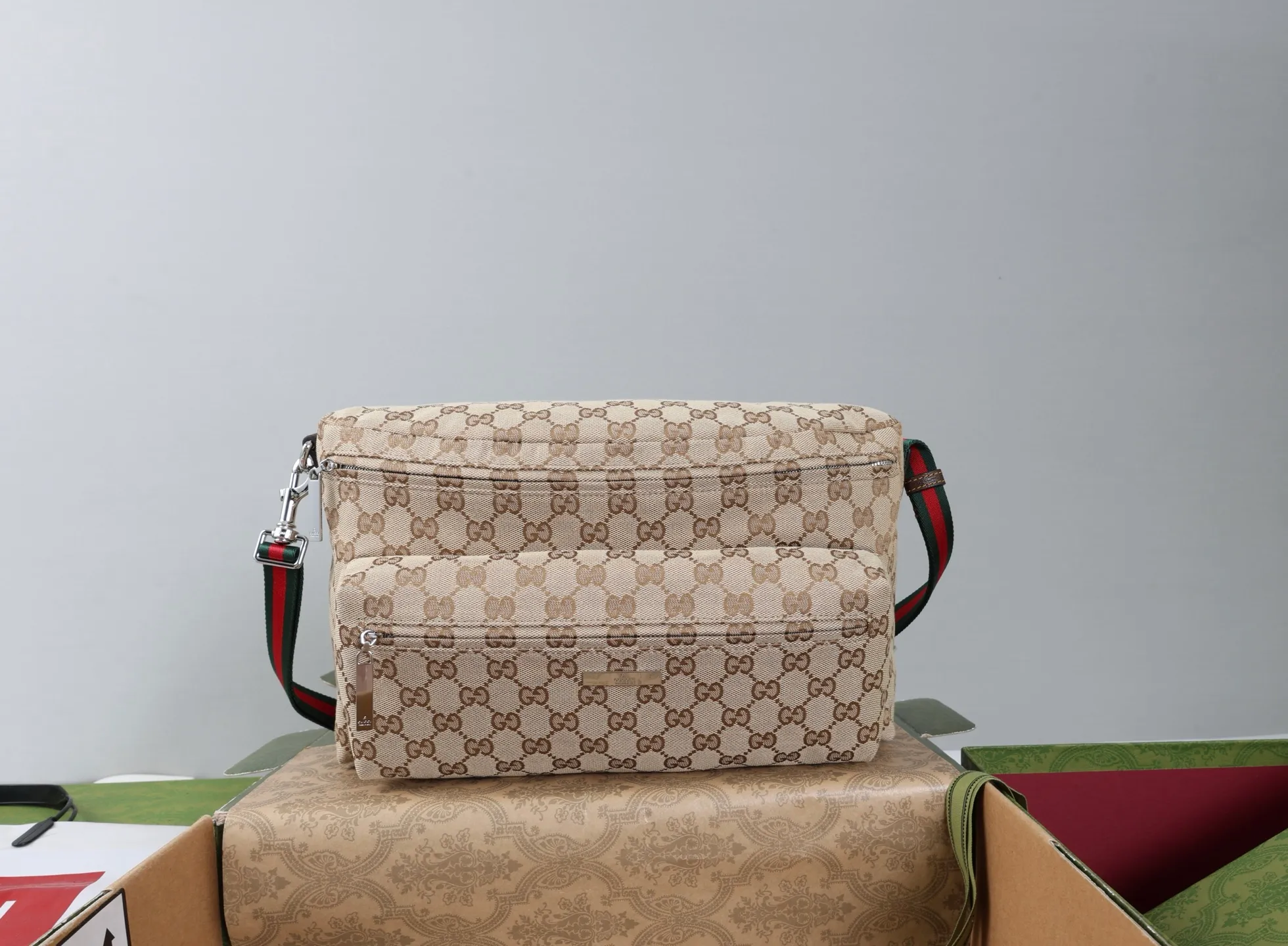 All categories Official website "Brand Women's Bags" Women's Bags 💙 GUCCI 2026 GUCCI new crossbody shoulder bag