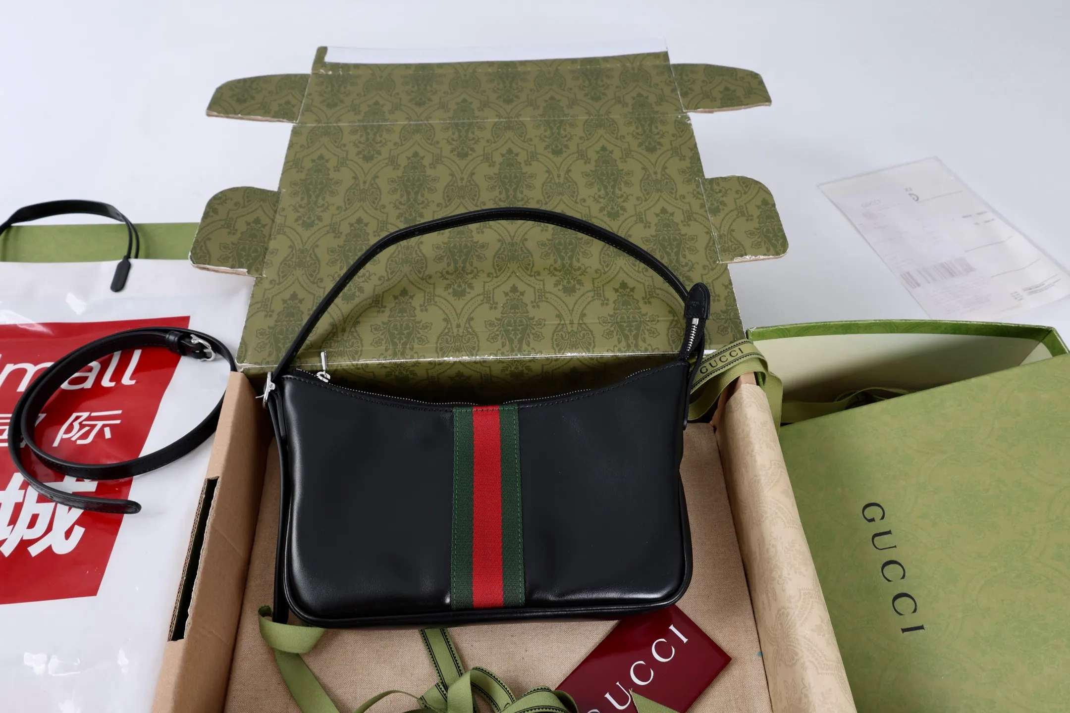 All categories Official website "Brand Women's Bags" Women's Bags 💙 GUCCI 2026 GUCCI new crossbody shoulder bag