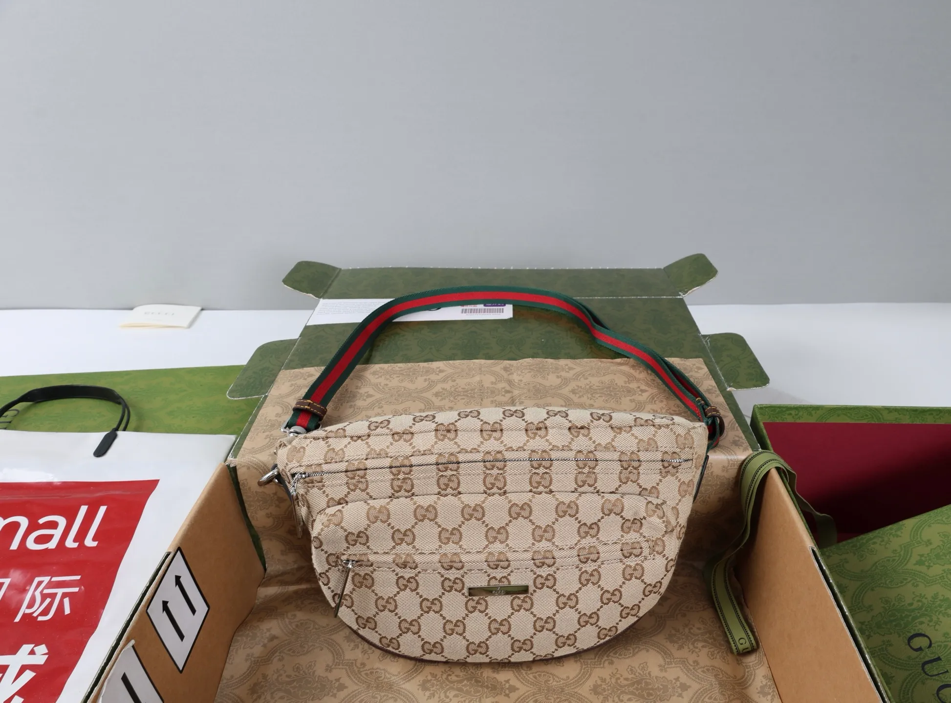 All categories Official website "Brand Women's Bags" Women's Bags 💙 GUCCI 2026 GUCCI new crossbody shoulder bag
