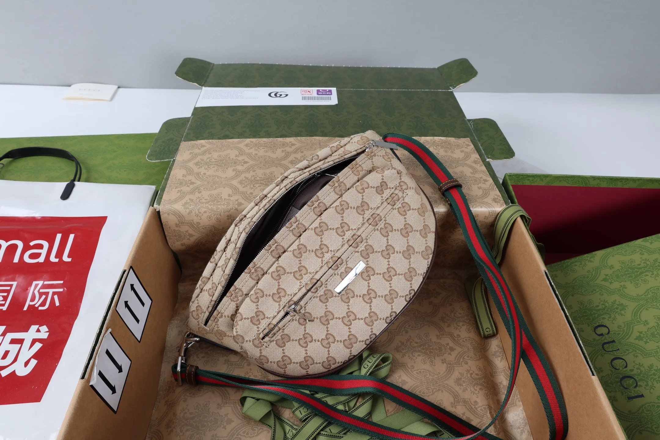 All categories Official website "Brand Women's Bags" Women's Bags 💙 GUCCI 2026 GUCCI new crossbody shoulder bag
