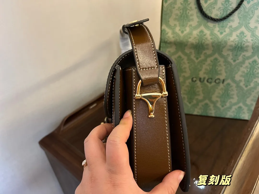 All Categories Official Website "Brand Women's Bags" Women's Bags 💙 GUCCI 2022 Official New Style Gucci Saddle Bag Wholesale 58001600 High Quality Specifications: 25-18CM